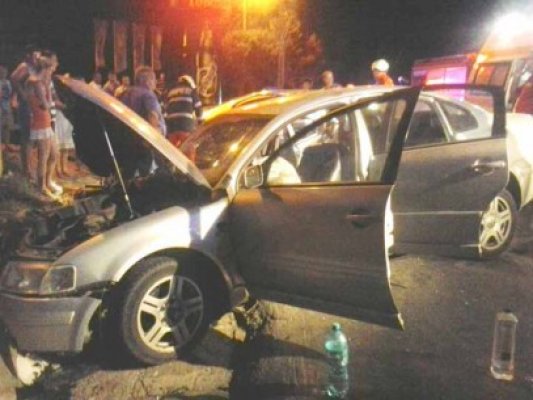 Accident grav, la intrare în Costineşti: două maşini s-au ciocnit violent, o persoană a fost descarcerată - VIDEO